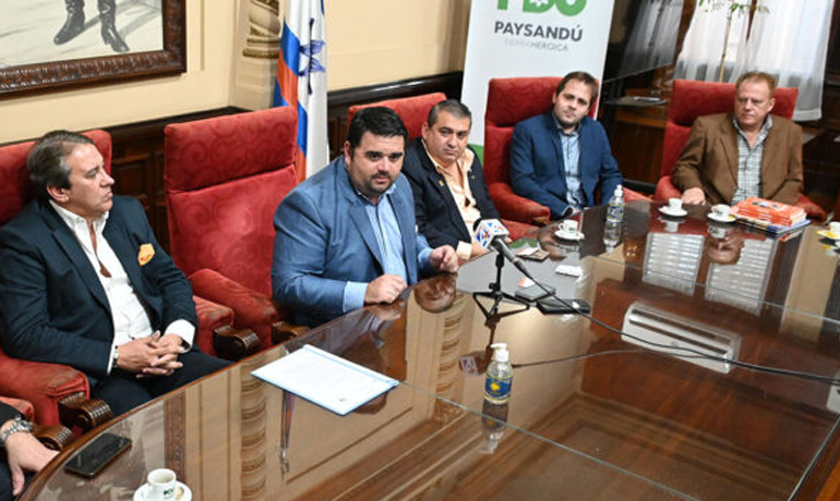El intendente Olivera se reunió con el embajador paraguayo y con una delegación de la ciudad de Encarnación