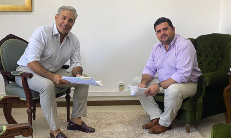 En reunión con Olivera, Robert Silva confirmó Bachillerato Bilingüe para Paysandú y apoyo a posible cesión de predios para viviendas en Parada Daymán